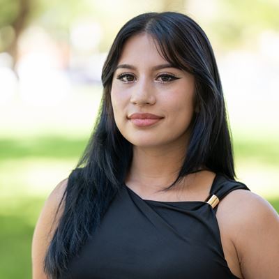 Photo of Alexis Olmos NMSU student pursuing a degree in agricultural biology with a concentration in entomology