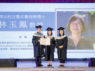 Photo of Winnie Lee being recognized at National Taipei University of Business