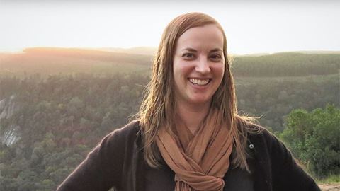 Biology professor collaborates with NMSU alumni in ongoing parrot research