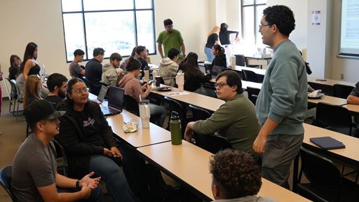 photo-of-students-in-dr.-franklin-s-classroom