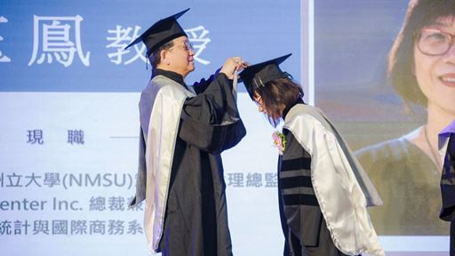 Photo of Winnie Lee being recognized at National Taipei University of Business