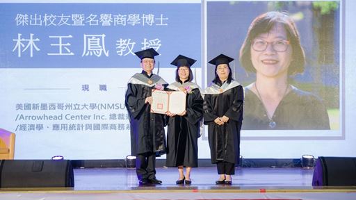 Photo of Winnie Lee being recognized at National Taipei University of Business