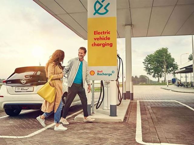 shell-charging-station-696x463