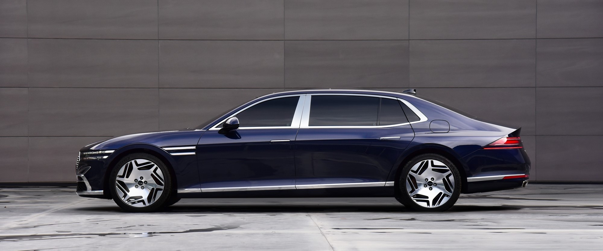 G90