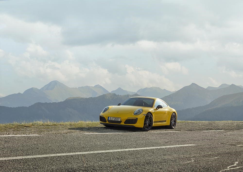 Less is more – the new Porsche 911 Carrera T