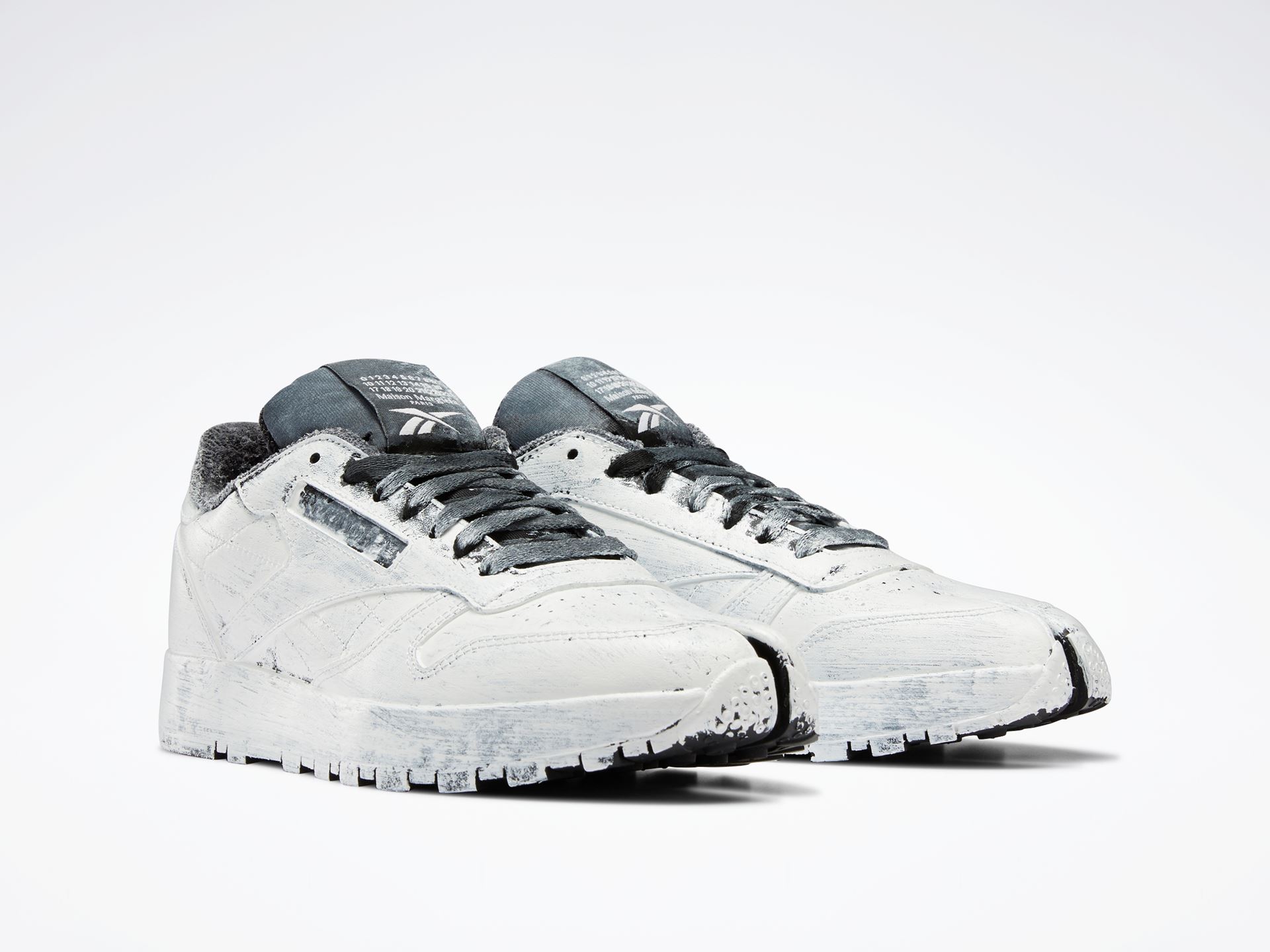 Maison Margiela x Reebok Classic Leather Tabi Bianchetto