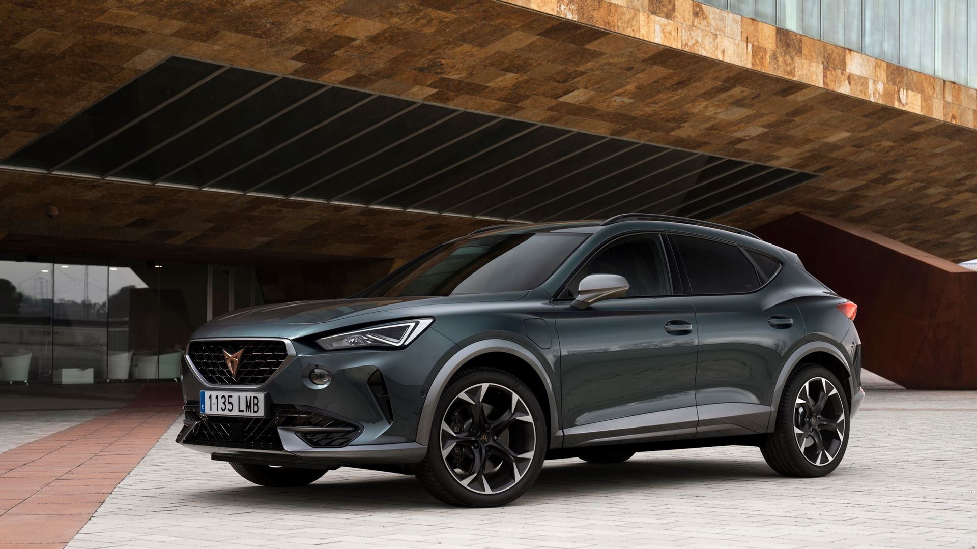 CUPRA Formentor e−HYBRID charges brand's push into electrified performance