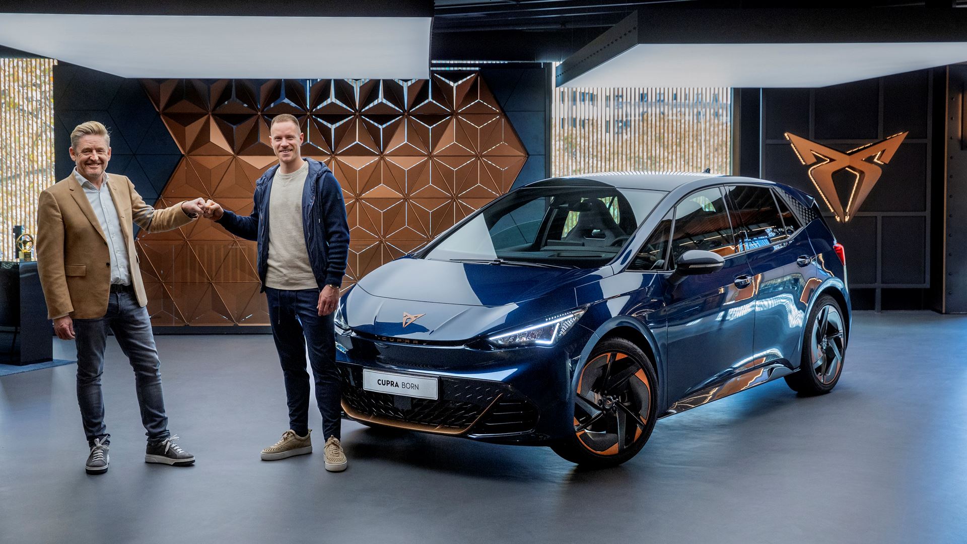 Marc ter Stegen discovers the CUPRA Born, his first fully electric car