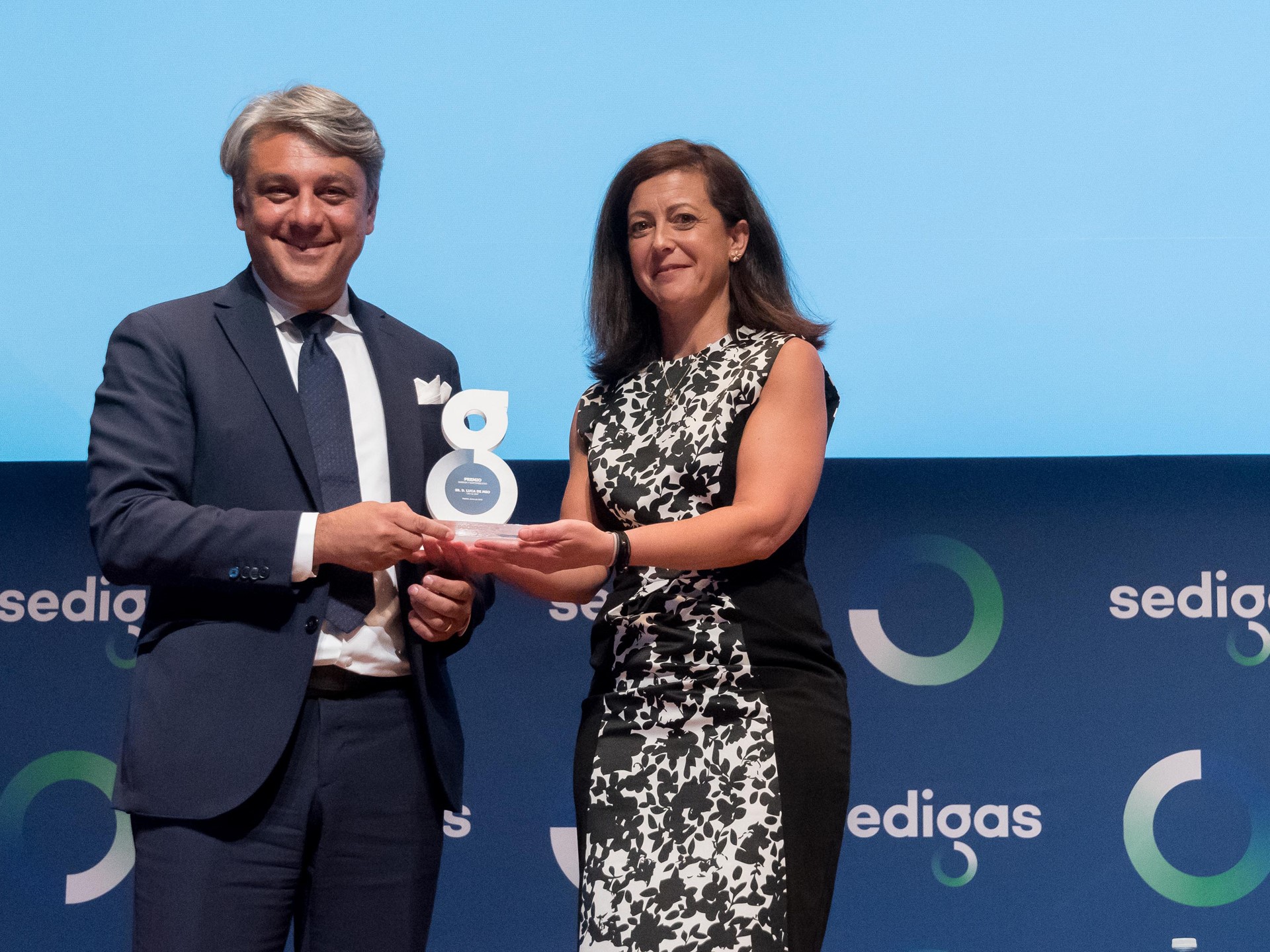 Luca de Meo recieved the “Energy and Sustainability” award from Rosa ...