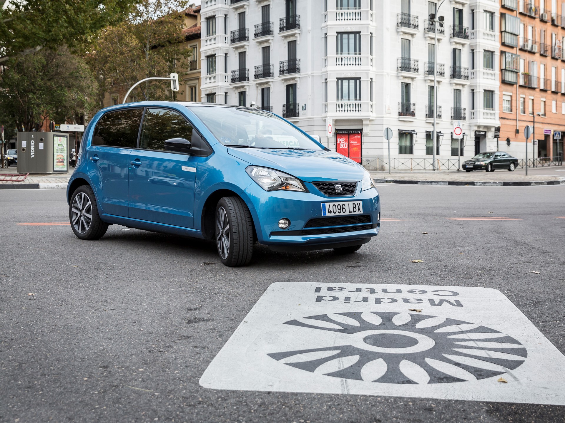 Drive into the centre of the city