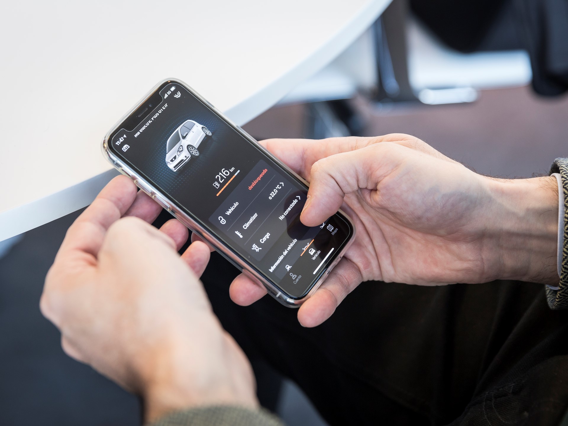 With the SEAT App, you can monitor the battery level via your mobile phone