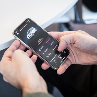 With the SEAT App, you can monitor the battery level via your mobile phone