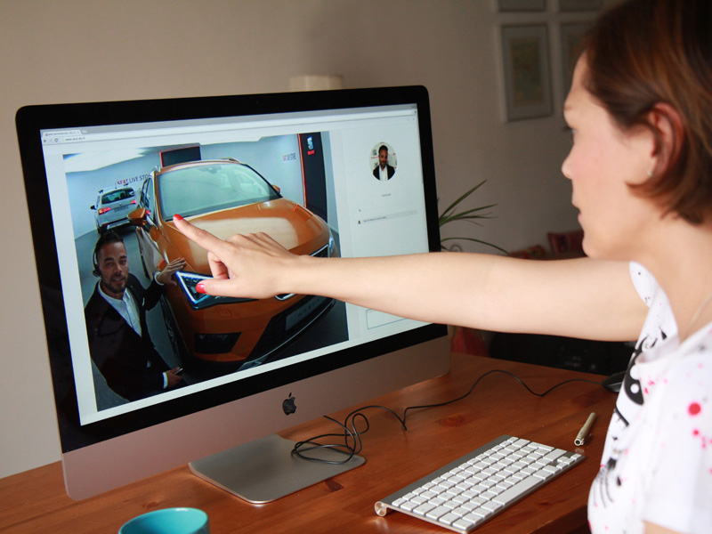 The SEAT Live Store is an innovative communication tool that connects dealers to customers with a single click The SEAT Live Store is an innovative communication tool that connects dealers to customers with a single click