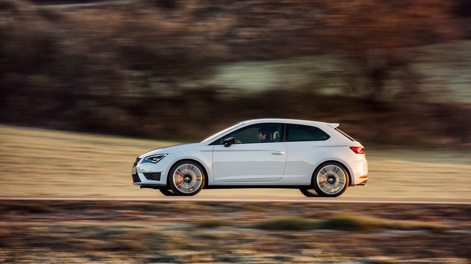 SEAT Leon CUPRA 290, exterior, dynamic shot, side view