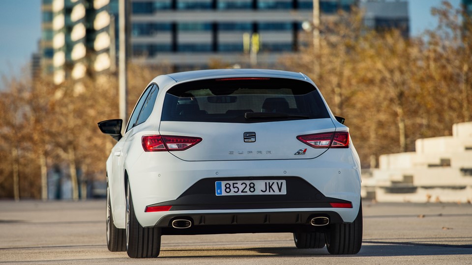 Seat Leon Cupra 290 Exterior Dynamic Shot 3 4 Rear View