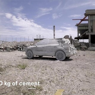 15,000 kg of cement to turn the Arona into a sculpture - HD