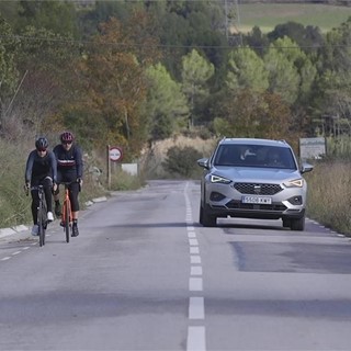 The car that looks out for cyclists_HQ Footage