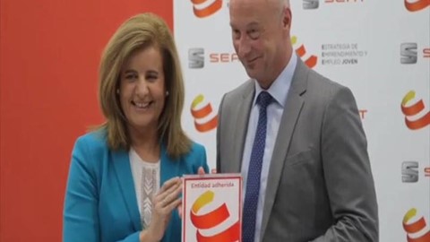 Spanish-Minister-for-Employment-Fátima-Báñez-praises-SEAT
