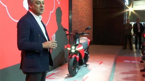 seat-creates-a-business-unit-to-promote-urban-mobility-and-presents-its-e-scooter-concept---footage