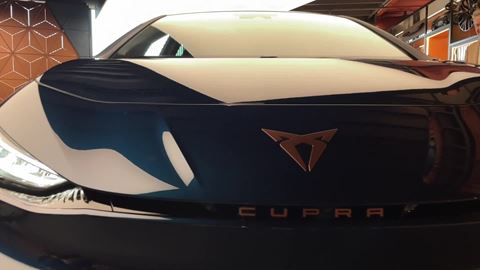 marc-ter-stegen-discovers-the-cupra-born--his-first-fully-electric-car---clean