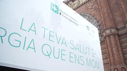 seat-sa-comienza-manana-a-vacunar-a-la-poblacion-de-barcelona-contra-la-covid-19---footage