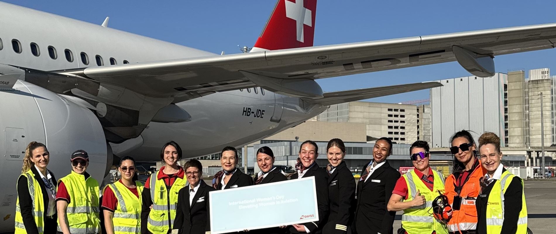 Journ e internationale des femmes SWISS d colle pour G teborg avec un quipage int gralement compos de femmes