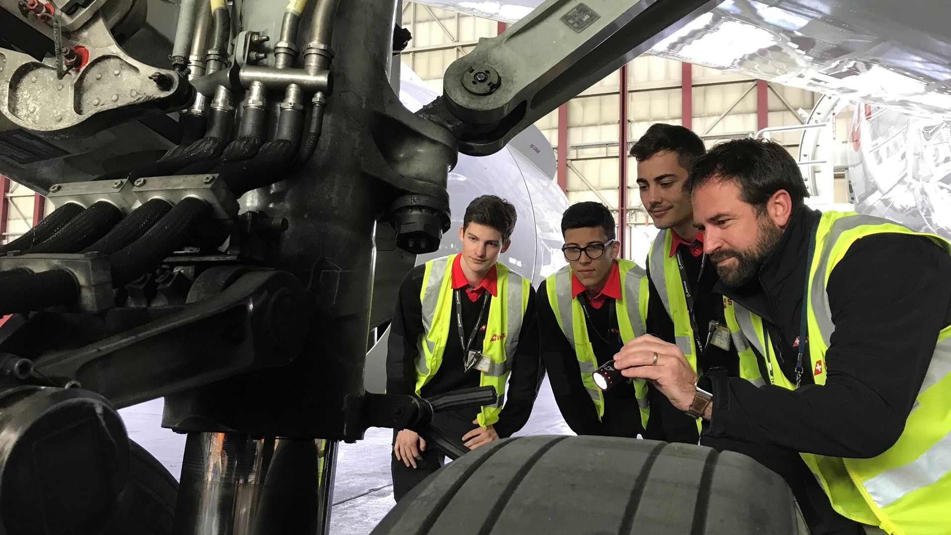 SWISS Training aircraft engineers