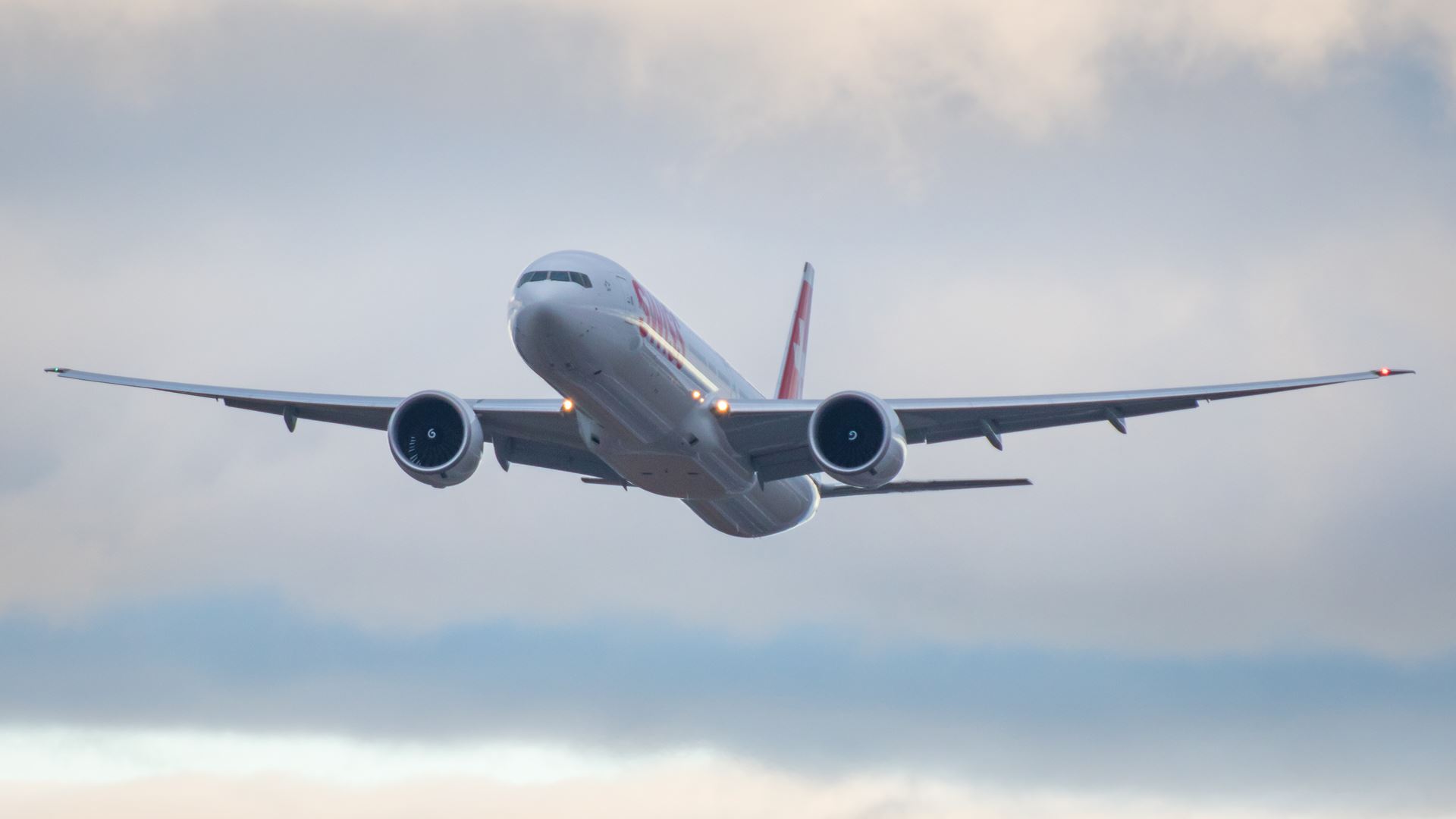 Full SWISS Boeing 777 fleet now equipped with CO2-reducing ‘sharkskin’ film