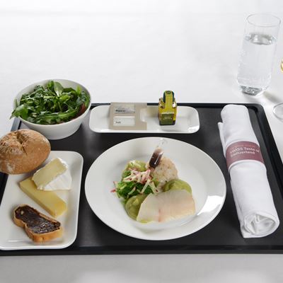 Starter in Business Class Hiramasa kingfish with seaweed and radish salad