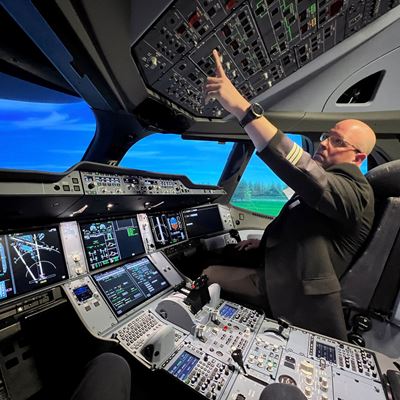 Pascal Ganz pilote technique A350 de SWISS explique le cockpit