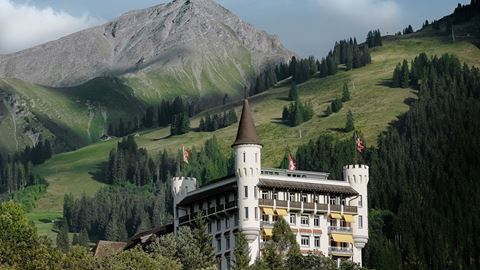 Gstaad Palace becomes the first hotel to purchase sustainable aviation fuel for all its SWISS business travel