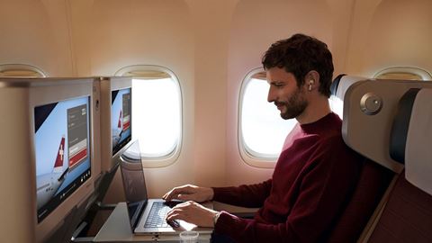 SWISS to offer free internet chat on all its long haul flights