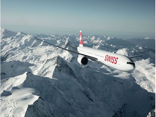 SWISS hebt als weltweit erste Passagierfluggesellschaft mit der CO2-effizienten AeroSHARK-Technologie ab