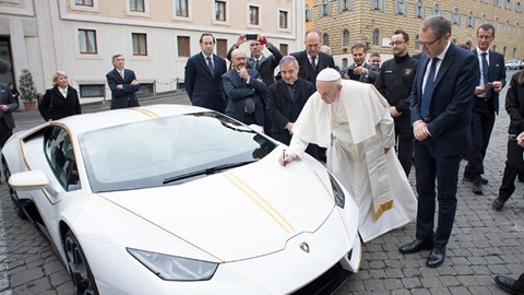 Automobili Lamborghini donates a customized Huracán to Pope Francis that will be auctioned for charity