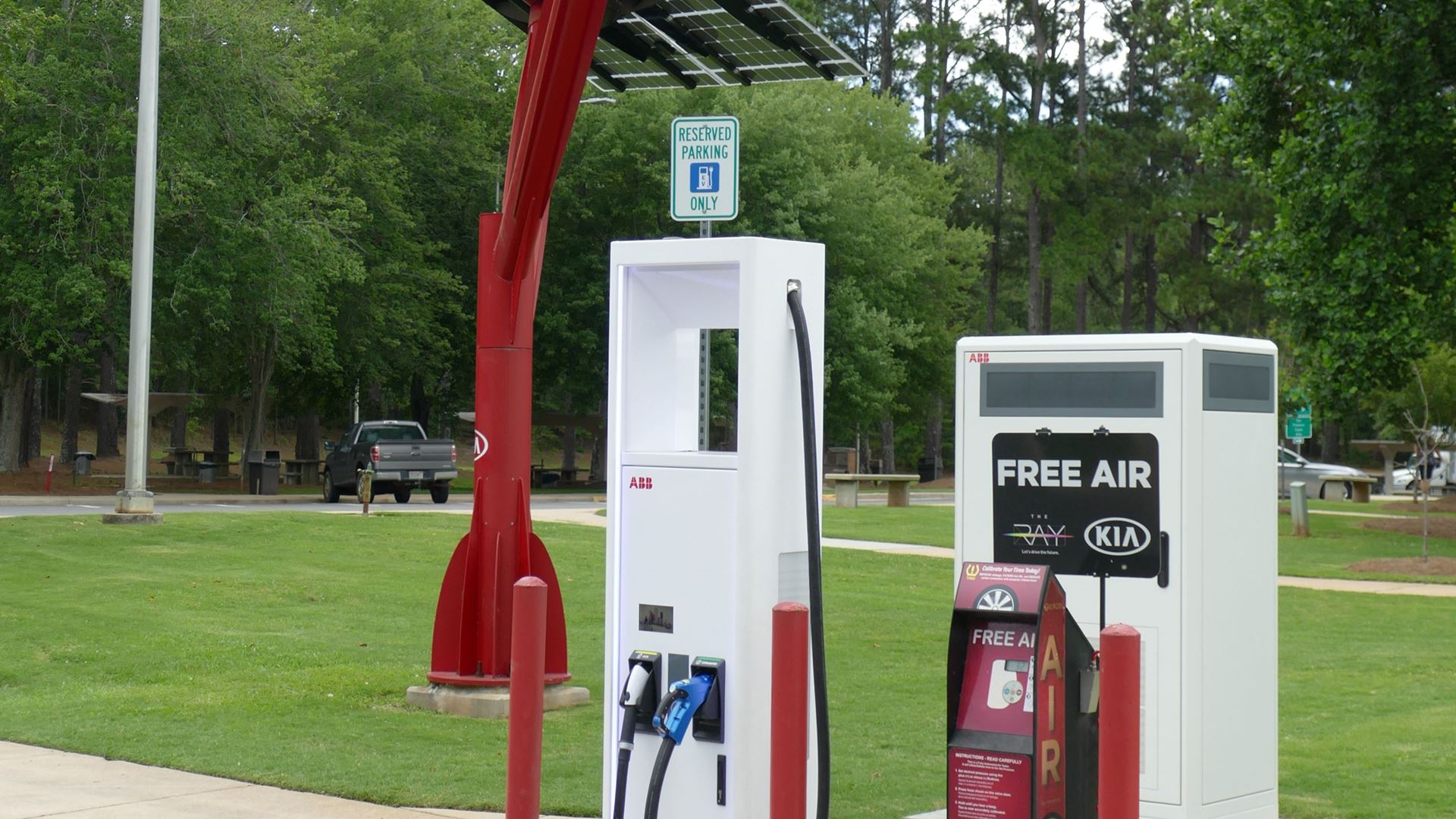 New Solar−Powered EV Charging Station on I−85 Delivers 300 More Power