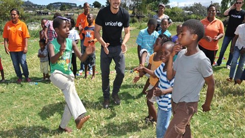 UNICEF-Goodwill-Ambassador-Orlando-Bloom-Visits-Children-in-South-Africa