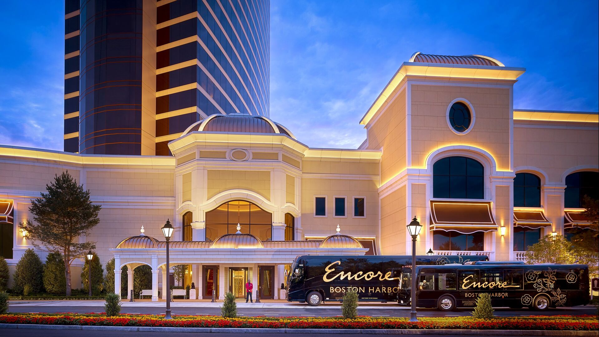 Encore buses by Barbara Kraft