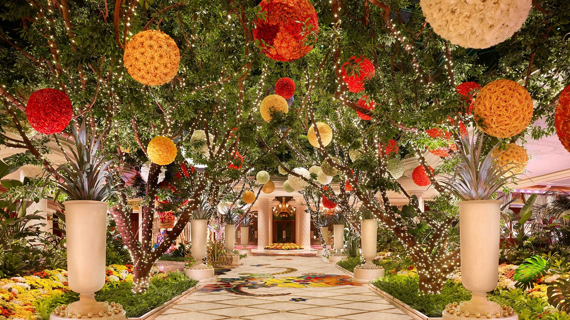 Wynn Las Vegas  Pressroom : Wynn Las Vegas Celebrates the Holidays with  Festive Offerings and Breathtaking Décor