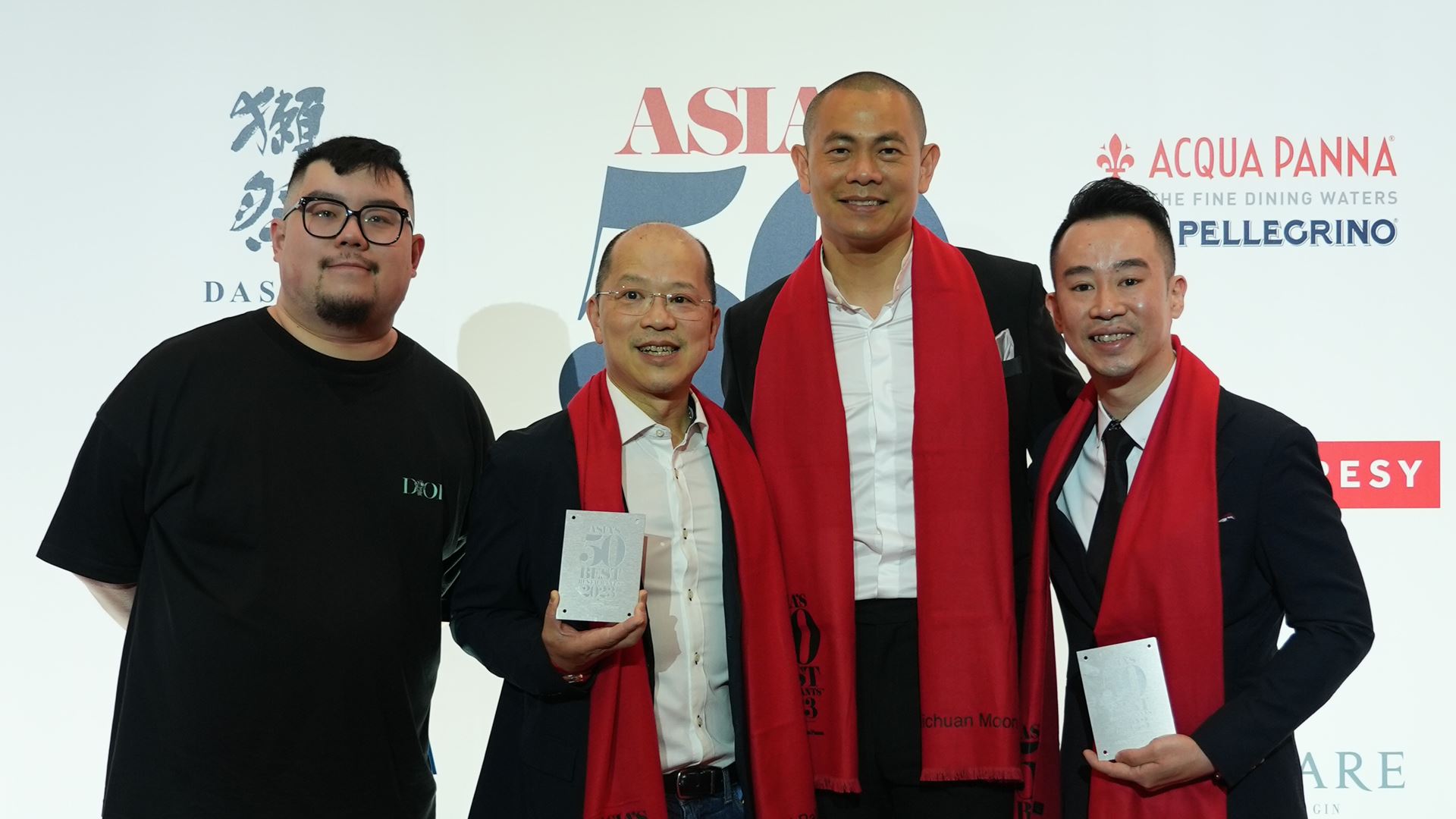 永利三间上榜餐厅主厨团队于"亚洲50最佳餐厅"颁奖典礼合照