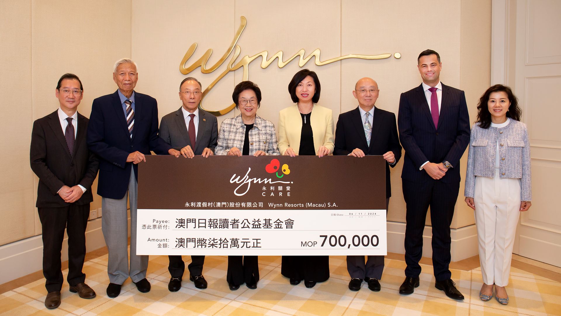 Wynn donates MOP 700,000 to the Charity Fund from the ReaderWynn Supports 'Walk for a Million' with MOP 700,000 Donation