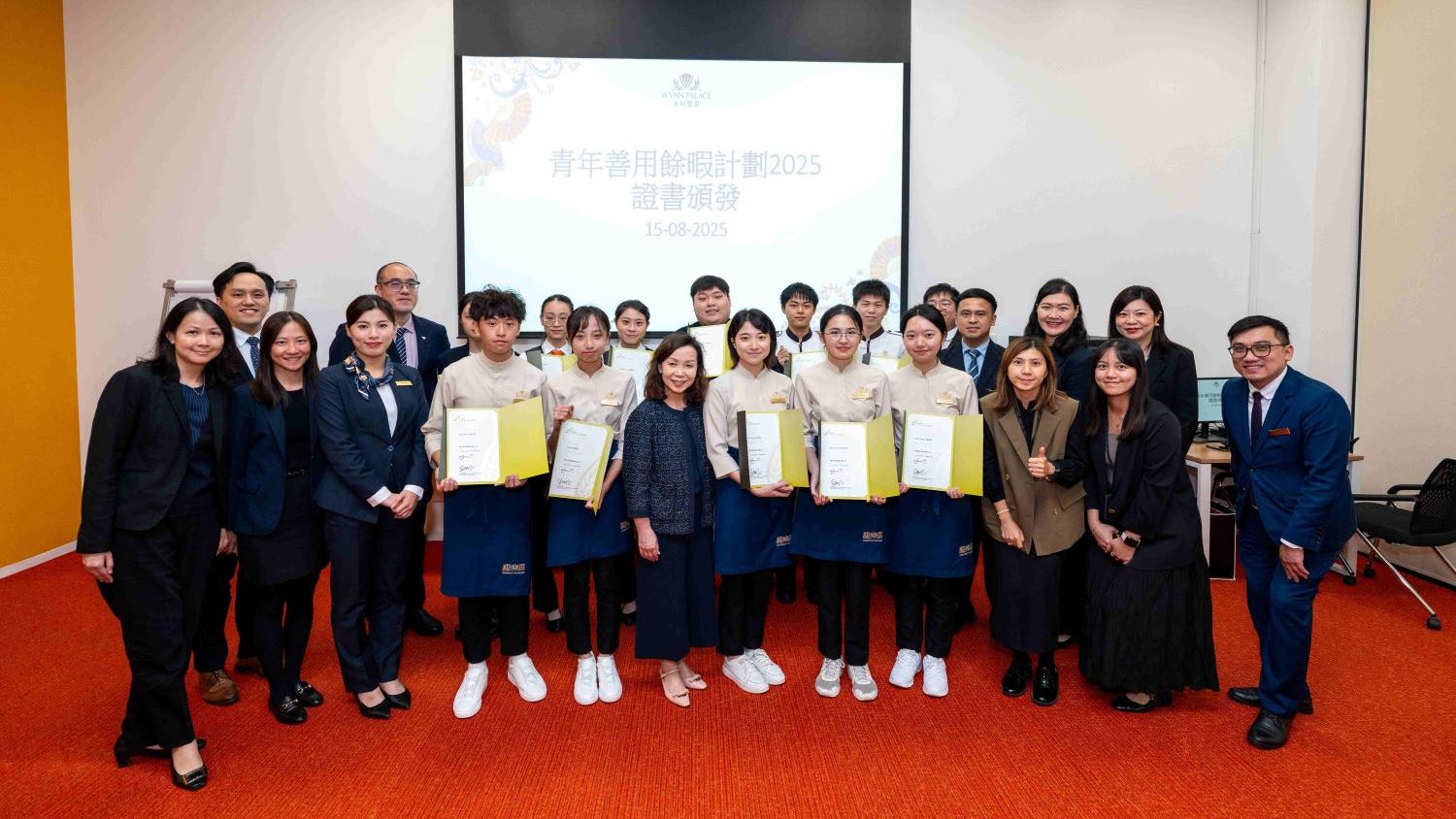 Wynn awards certificates to the students who had completed the Summer Internship Program 2025