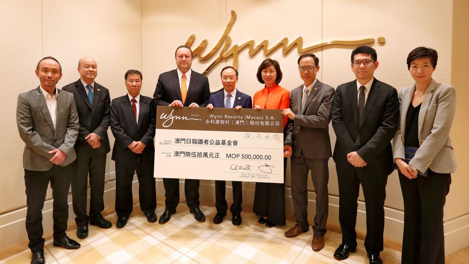 from left to right Mr Ricardo Silva Director of the Charity Fund from the Readers of Macao Daily News Mr Chui Ka