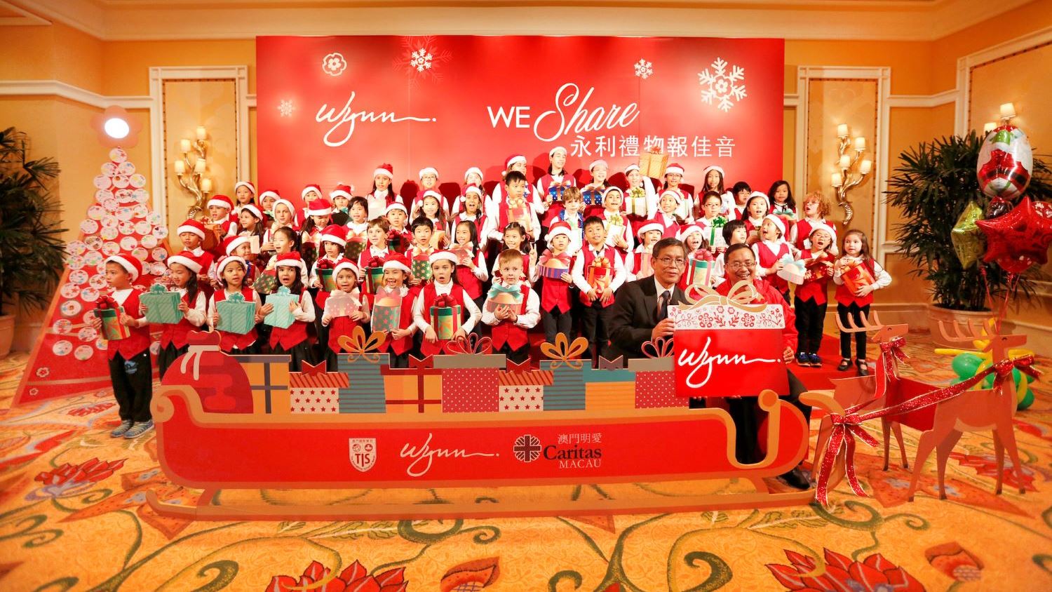 Mr Pun Chi Meng Secretary General of Caritas Macau receiving the gifts and handmade greeting cards from Mr Thomas L