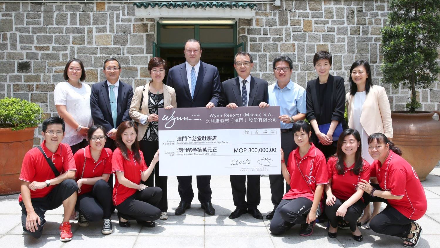 Wynn Macau donates MOP300 000 to Macau Holy House of Mercy s Welfare Shop Project