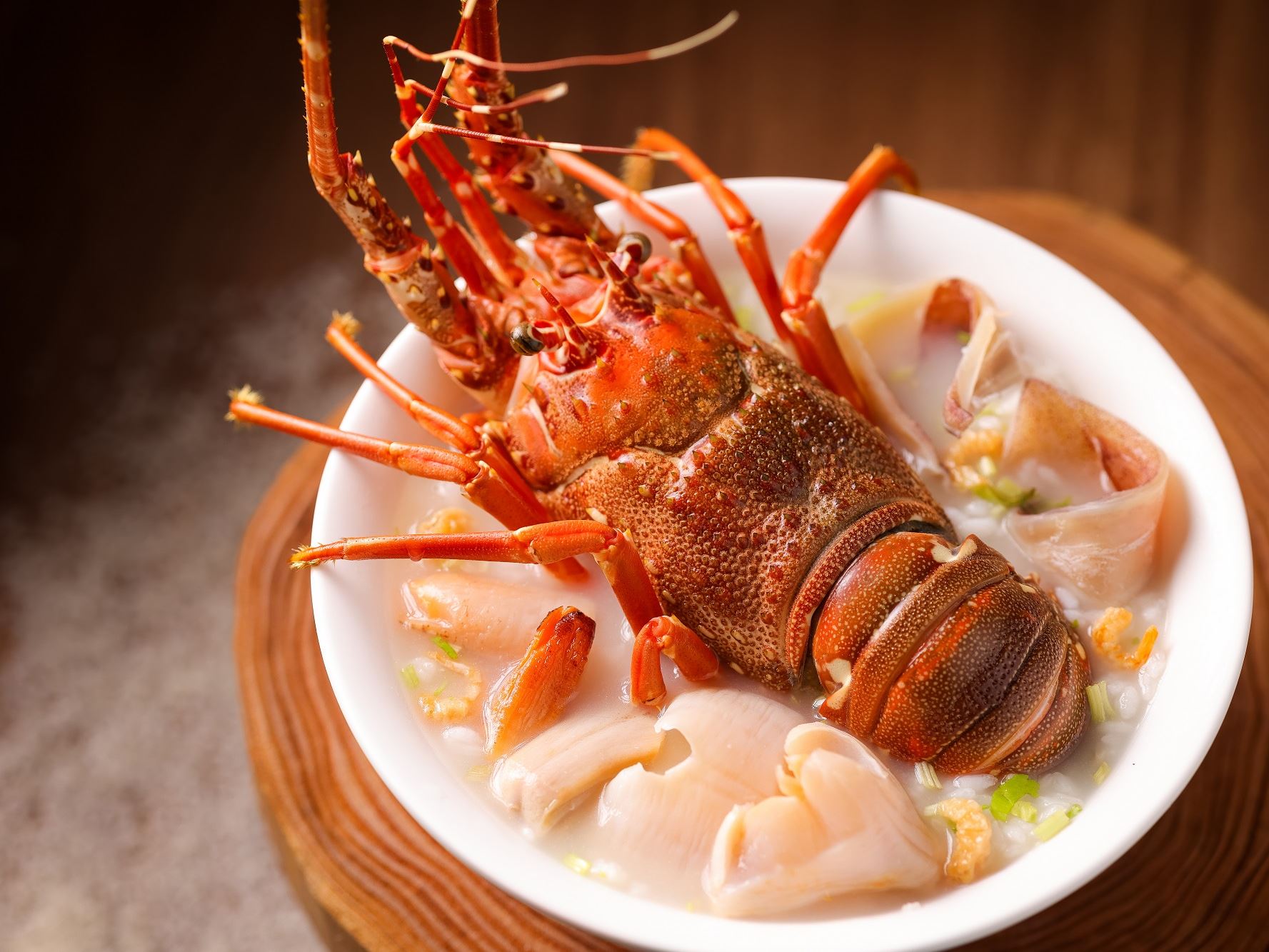 圖七：咏作潮汕魚粥菜式 —「致」（青龍蝦、小象拔蚌、乾魷魚絲）