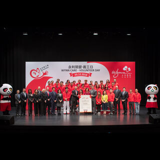 Ms. Linda Chen, Vice Chairman and Executive Director of Wynn Macau, Limited presented certificates of appreciation to th