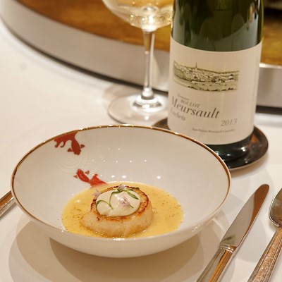 Scallop "a la plancha" with Pearl of Burgundy wine paired with Meursault les Luchets, Domain Roulot 2013