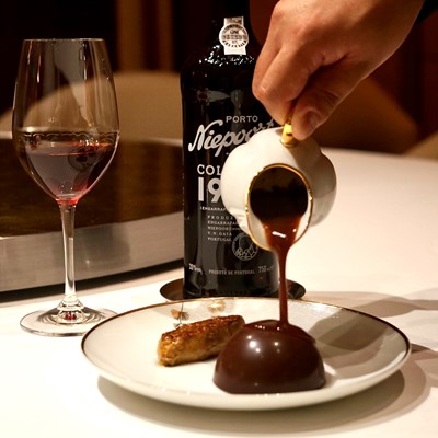 Chocolate dome <Tournedos Rossini style> with foie gras paired with Niepoort Colheita 1997