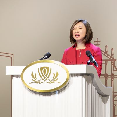 Ms. Linda Chen, Vice Chairman and Executive Director of Wynn Macau, Limited,  delivers a welcome speech