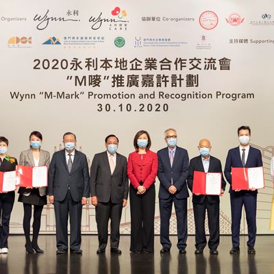 Wynn presents certificates of recognition to enterprises